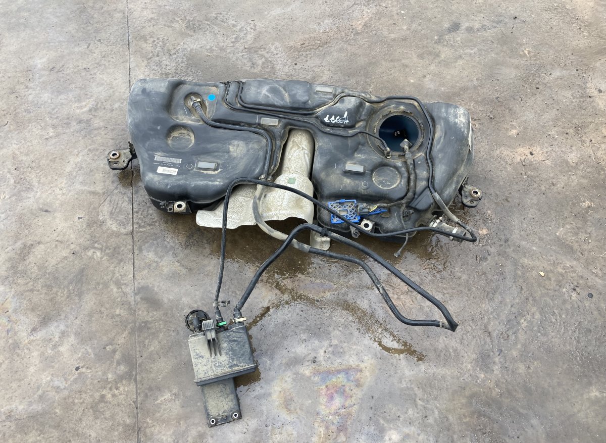 Volvo XC90 топливный бак 31372612 31478244 31372617 Fuel Tank VOLVO XC90...