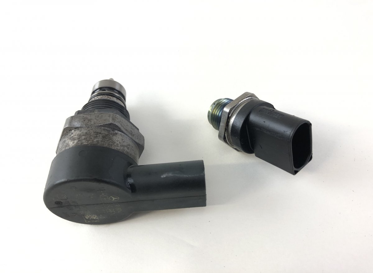 Mercedes-Benz A (W169) Fuel pressure regulator set 0281002927 A6420740284 0281002985 Fuel pressure...