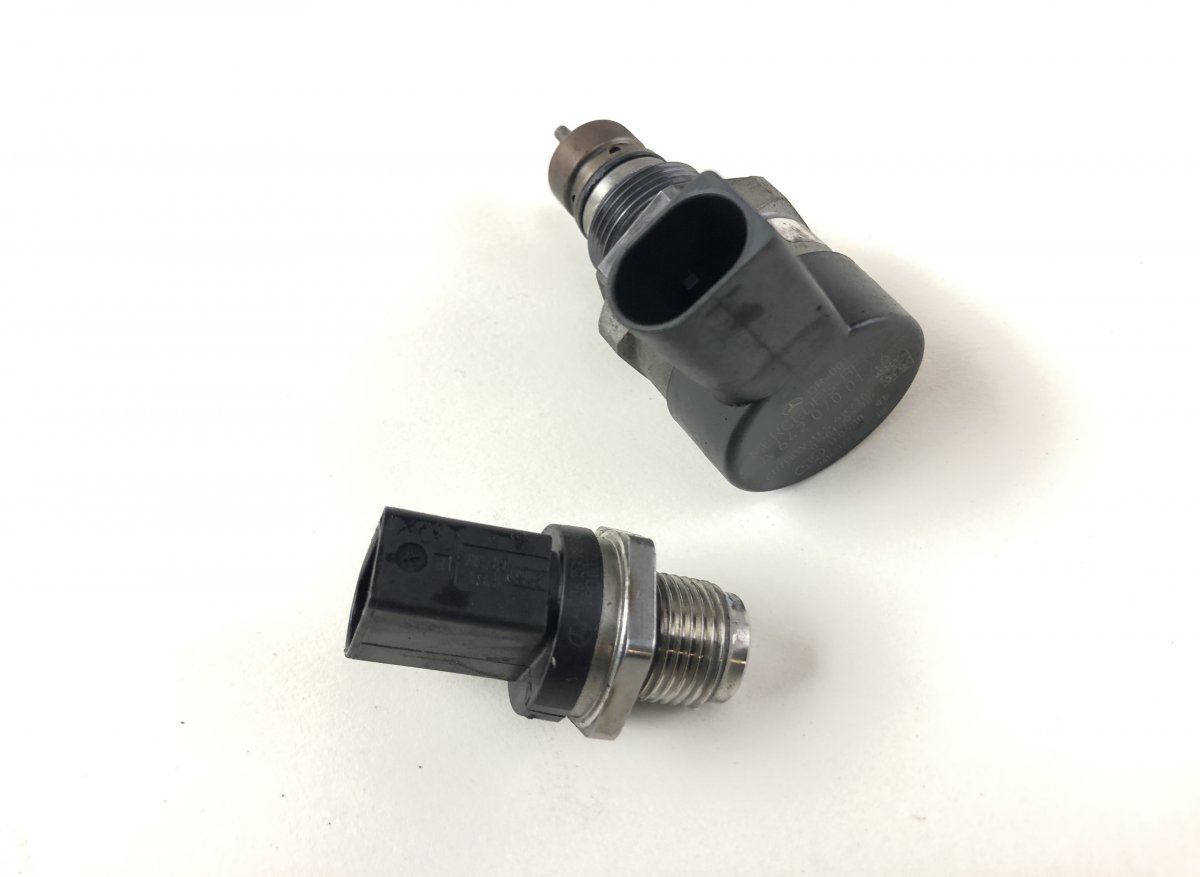 Mercedes-Benz A (W169) Fuel pressure regulator 0281002927 A6420740284 0281002985 Fuel pressure...