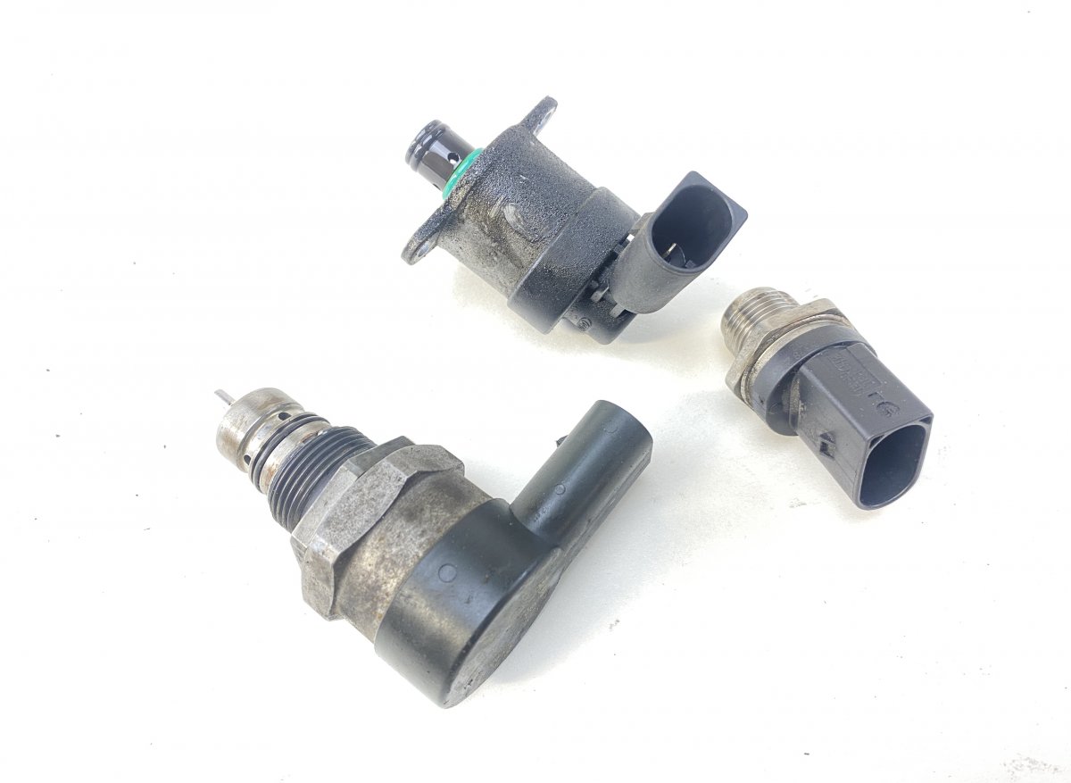 Mercedes-Benz A (W169) Fuel pressure regulator set 0281002927 A6420740284 0281002985 Fuel pressure...