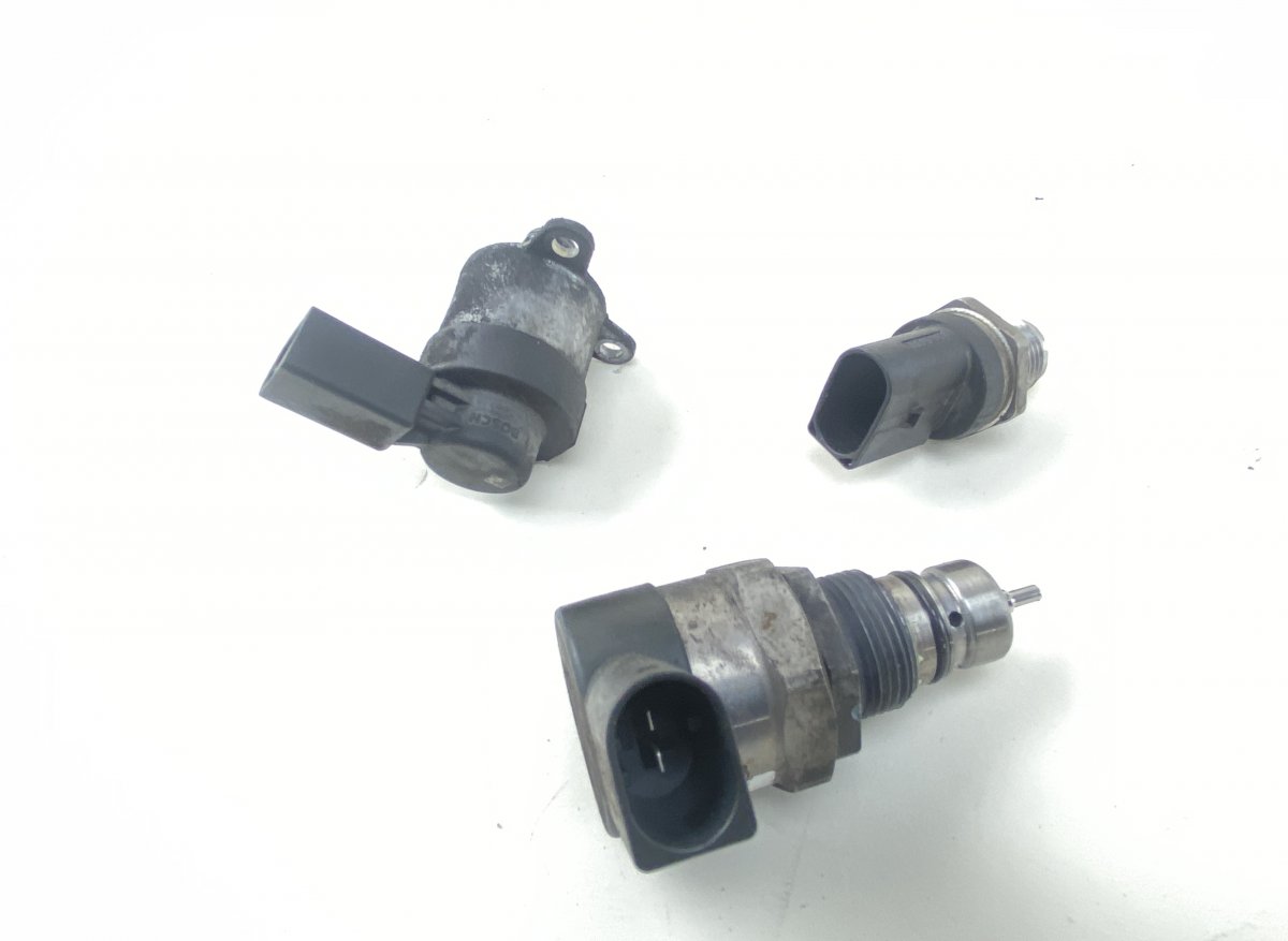 Mercedes-Benz A (W169) Fuel pressure regulator 0281002927 A6420740284 0281002985 Fuel pressure...