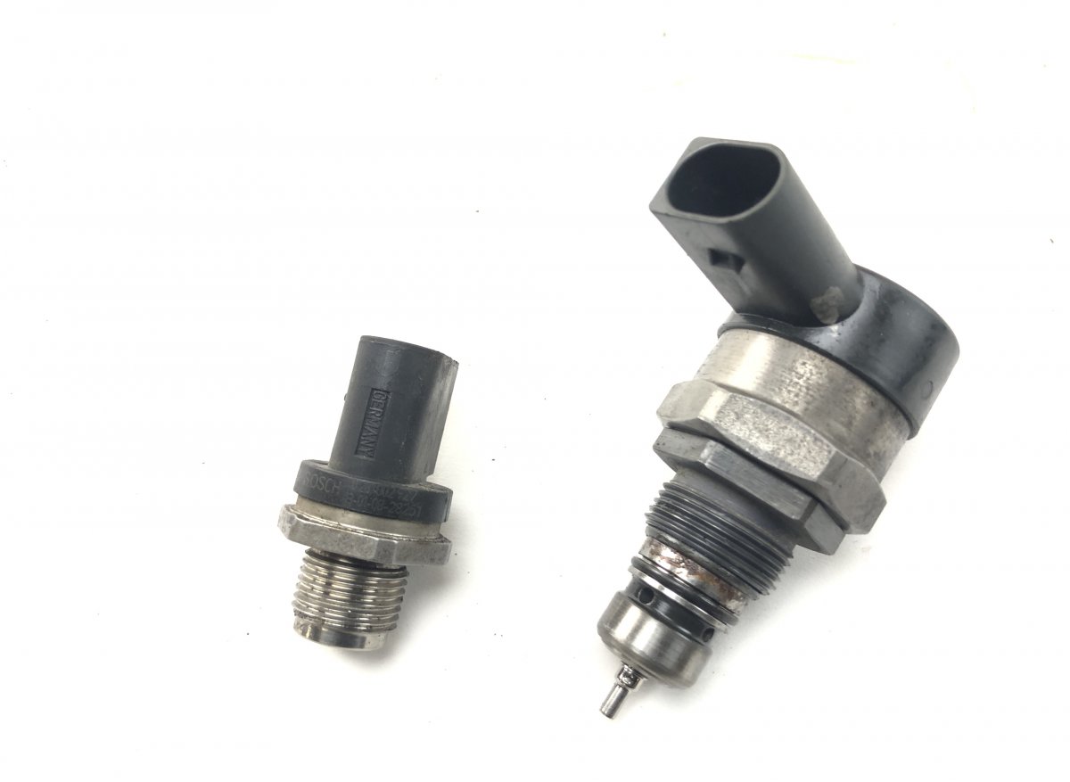 Mercedes-Benz A (W176) Fuel pressure regulator set 0281002927 A6420740284 0281002985 Fuel pressure...