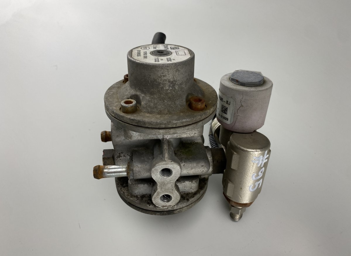 Subaru Legacy Fuel pressure regulator