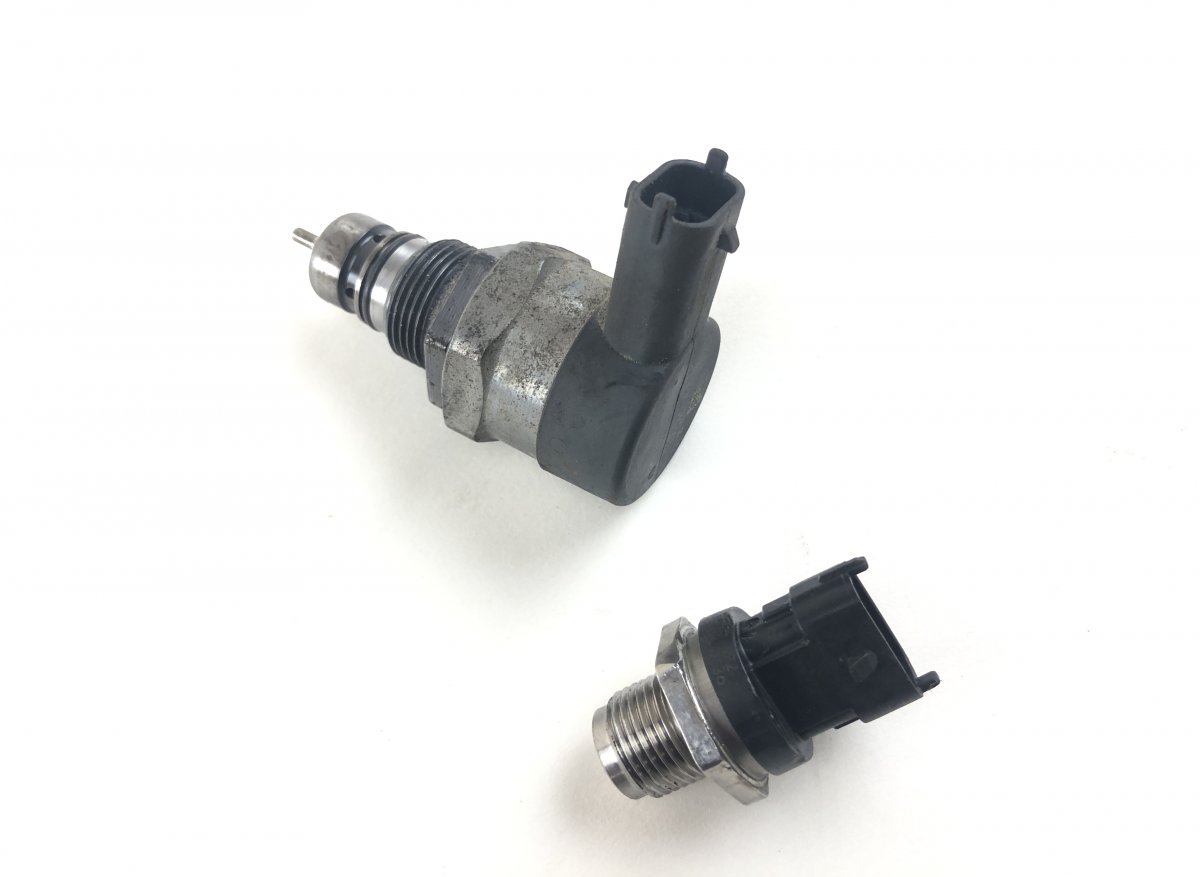 Jeep Grand Cherokee (WK) Fuel pressure regulator set 0281006209 0281002982 Fuel pressure regulator s...
