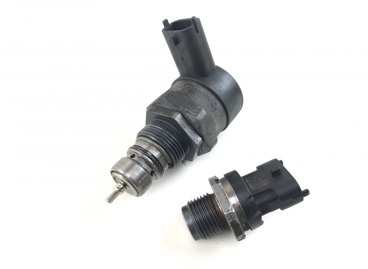 Jeep Grand Cherokee (WK) Fuel pressure regulator 0281006209 0281006309 Fuel pressure regulator J...