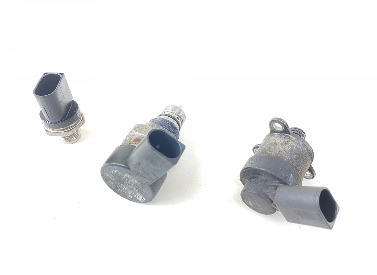 Mercedes-Benz A (W169) Fuel pressure regulator set 0281002927 A6420740284 0281002985 Fuel pressure...