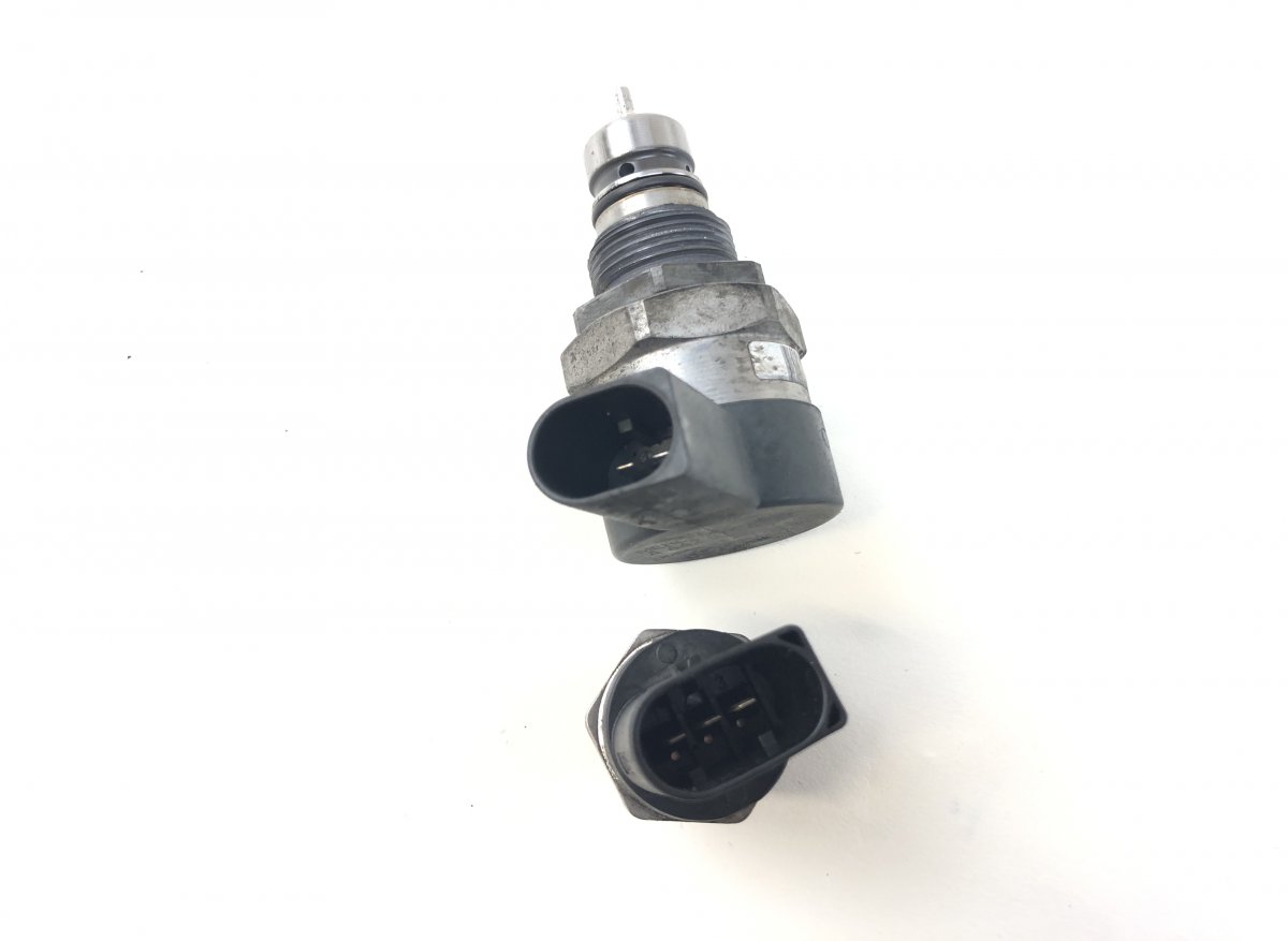 Mercedes-Benz A (W169) Fuel pressure regulator set 0281002927 A6420740284 0281002985 Fuel pressure...
