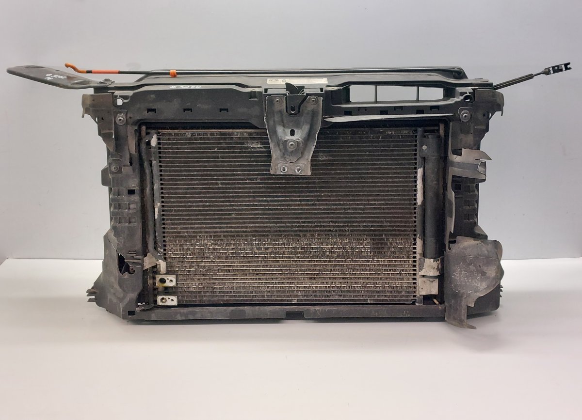 Volkswagen Jetta Front panel
