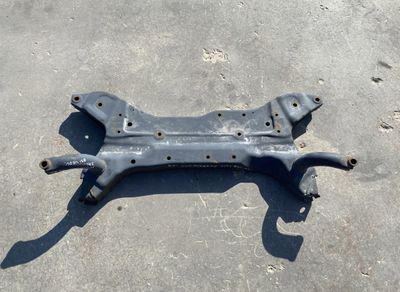 MN100292 Poutre d&#39;essieu avant MITSUBISHI OUTLANDER II (CW, ZG, ZH) (2006-2012)
