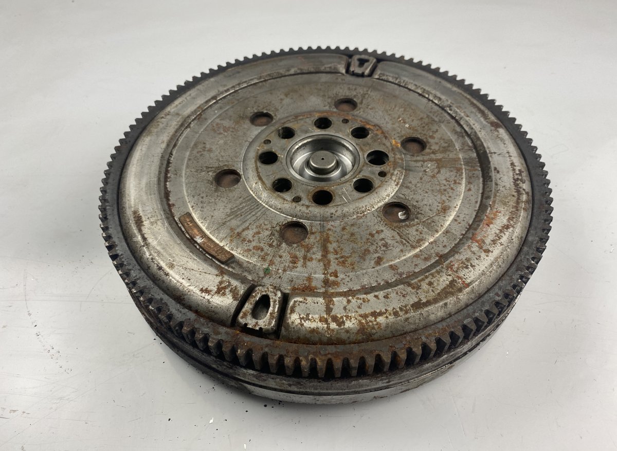 BMW 1 (E81 / E82 / E87 / E88) маховик 21207560876 415040110 Flywheel BMW 1 (E81, E82,...