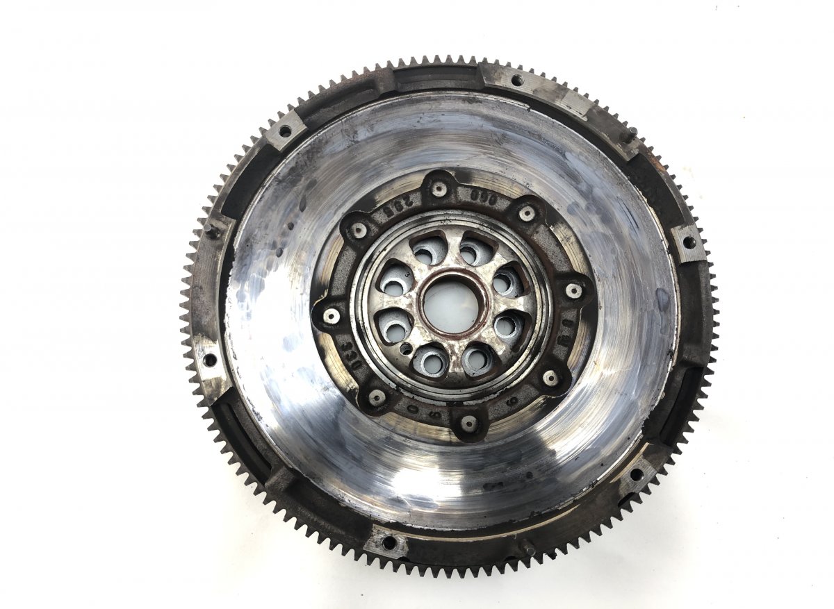 Audi Q3 (8U) hooratas 06J105266AC Flywheel AUDI Q3 (8U) (2011-2018)

...