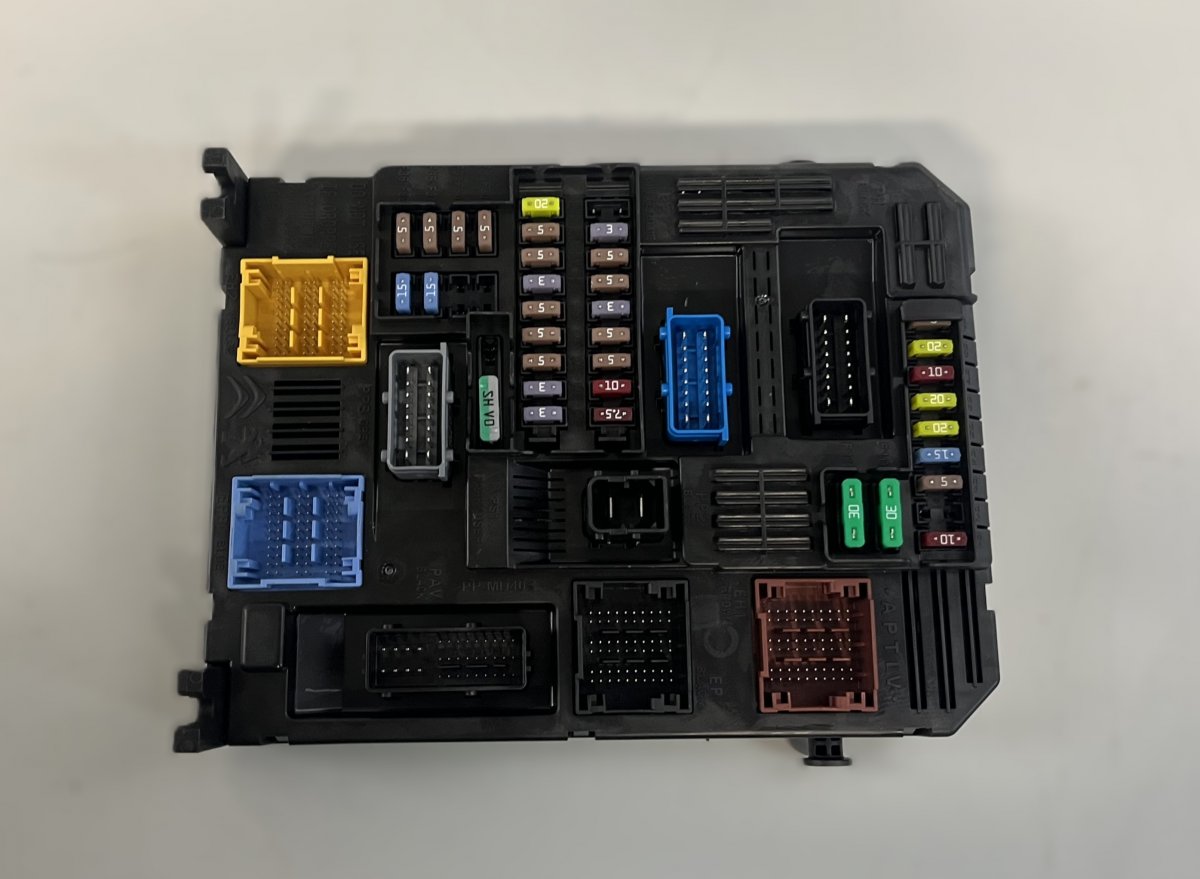 Citroen C4 Fuse box 9832881080 28709110 Fuse box CITROËN C4 III / X...