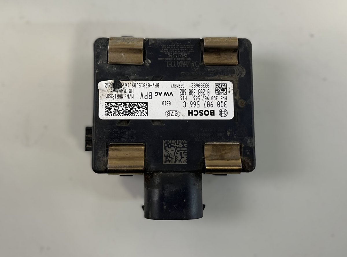 Volkswagen Passat (B8) Distronic radar / sensor 3Q0907566C 0203300682 Distronic radar / sensor ...