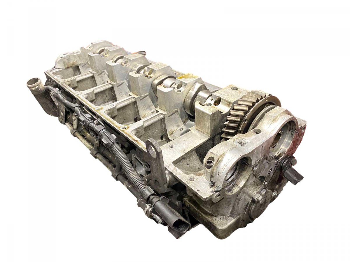 Volkswagen Transporter (T5, Caravelle, Multivan) головка цилиндра 070103267X Cylinder Head VW TRANSPORTER T5 / MU...