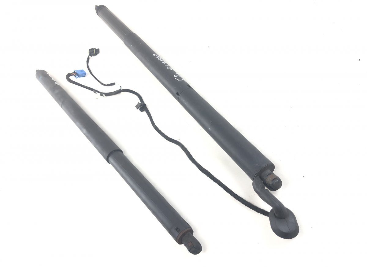 Mercedes-Benz CLA (C117) Bootlid / tailgate strut set A1178900130 Bootlid / tailgate strut set MERCED...