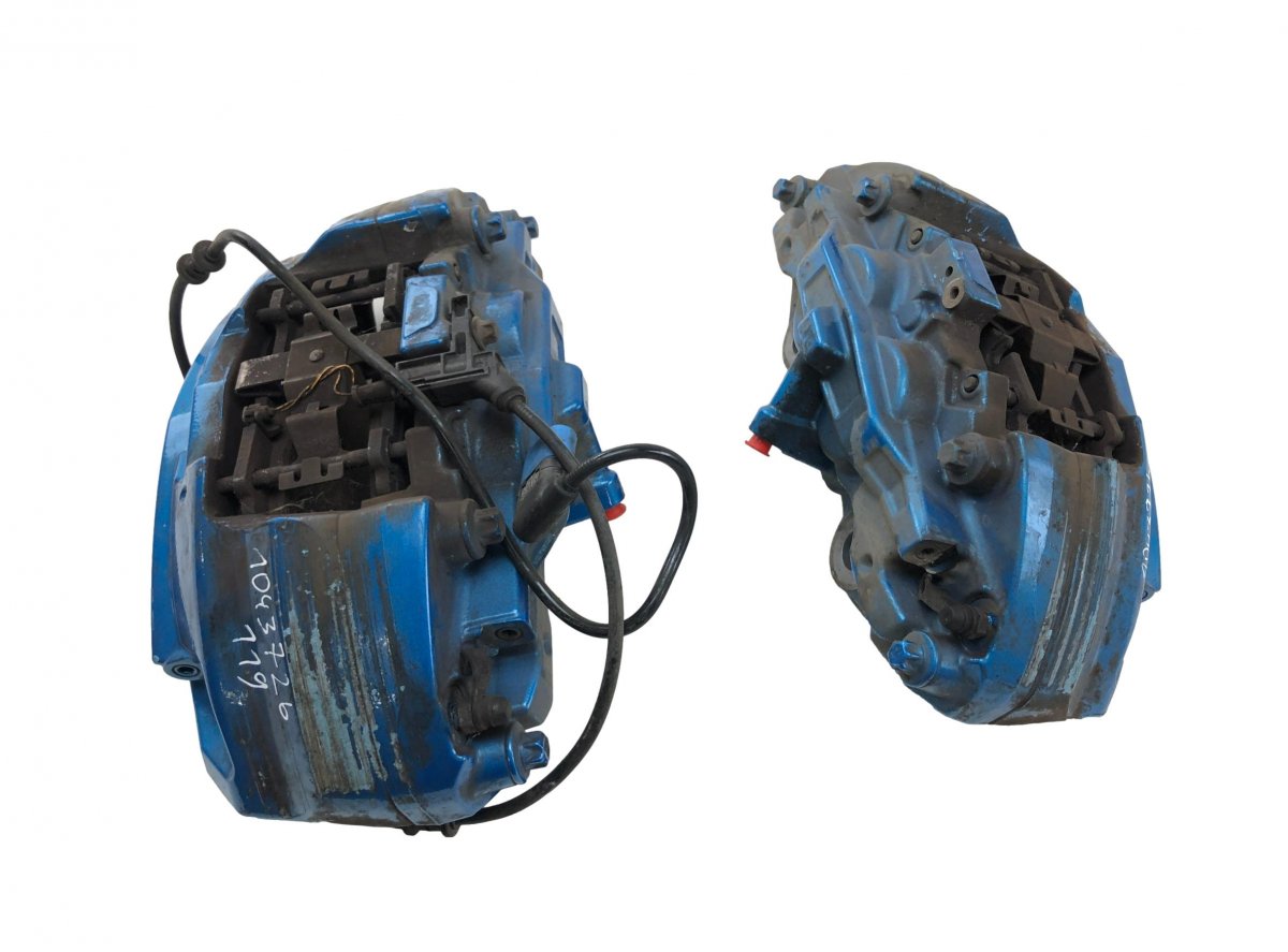 Mercedes-Benz A (W176) Brake caliper front set A2054214300 A2054214400 Brake caliper front set...