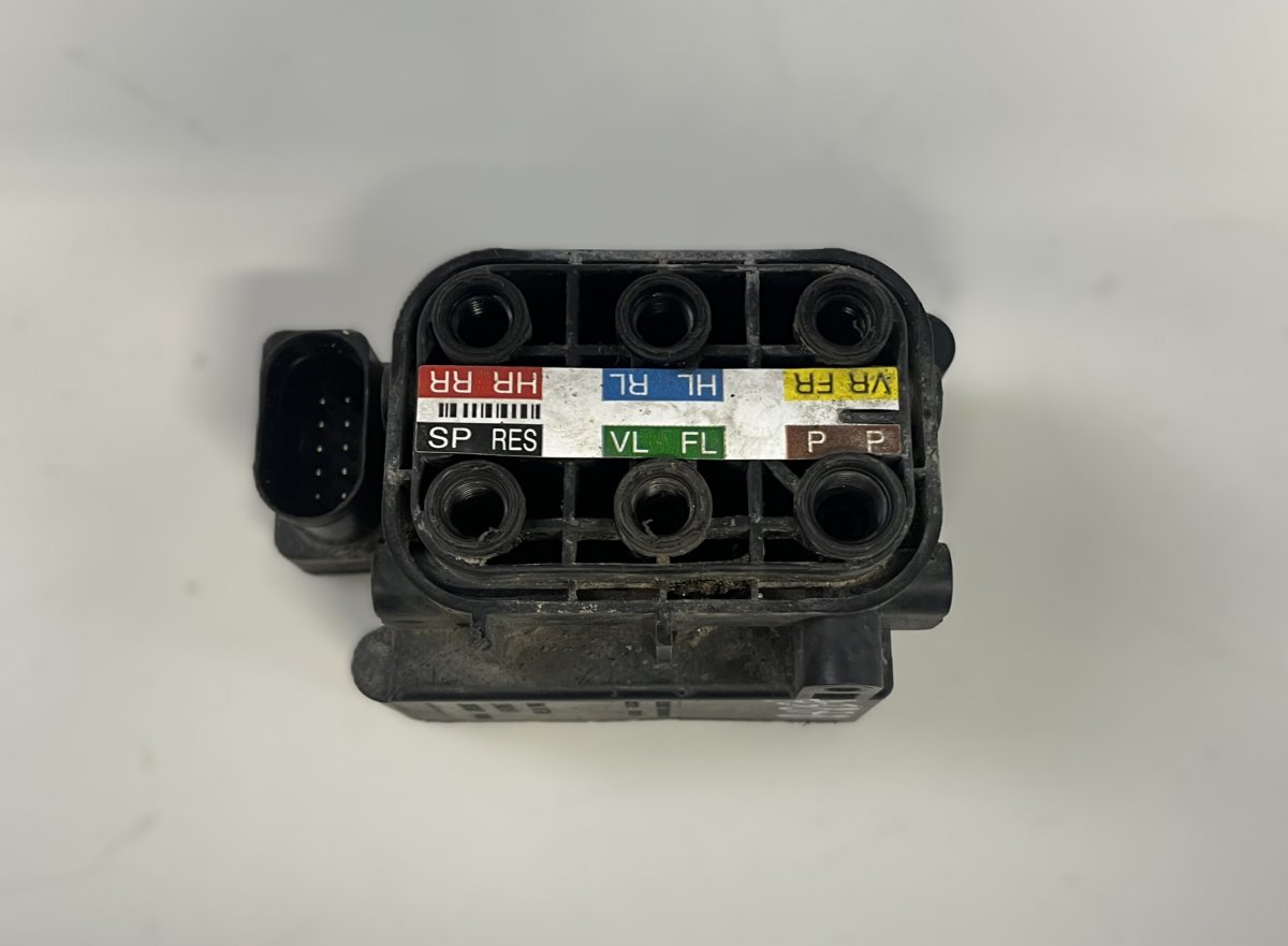 Mercedes-Benz A (W169) Air suspension valve block A2123200858 Air suspension valve block MERCEDES...