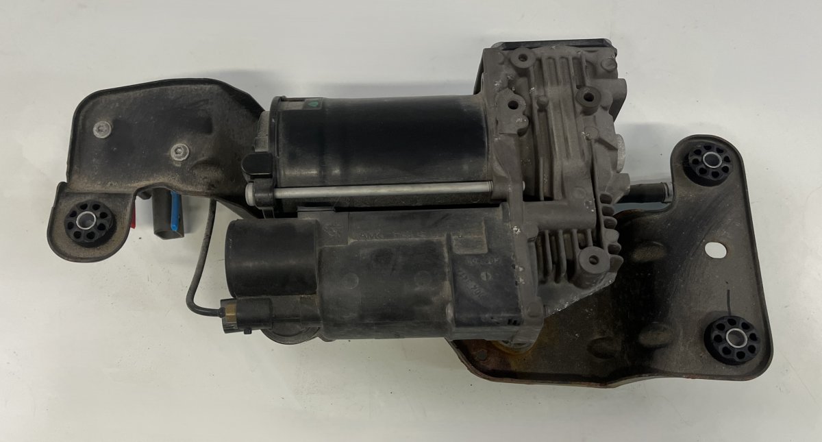 BMW X6 (E71 / E72) Air Suspension Compressor 3722678550601 6785506-01 14178311 Air Suspensio...