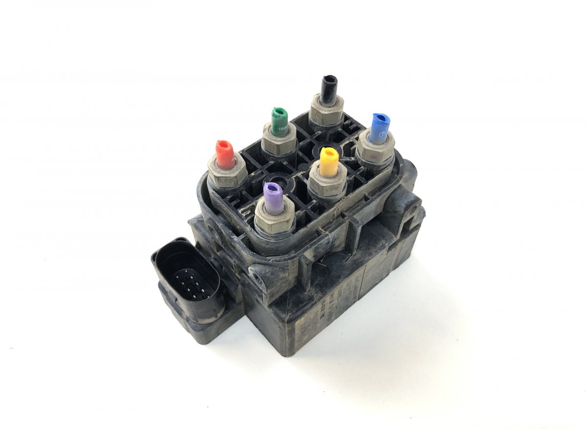 Porsche Macan Air suspension valve block
