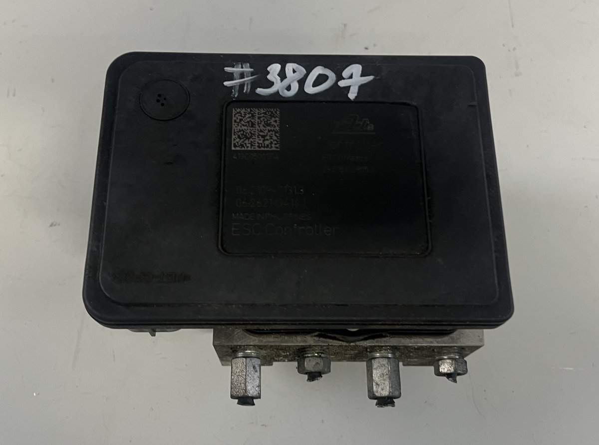 Mazda 3 (BM / BN) ABS hydraulic unit / pump B45A437A0A ABS hydraulic unit / pump MAZDA 3 II...