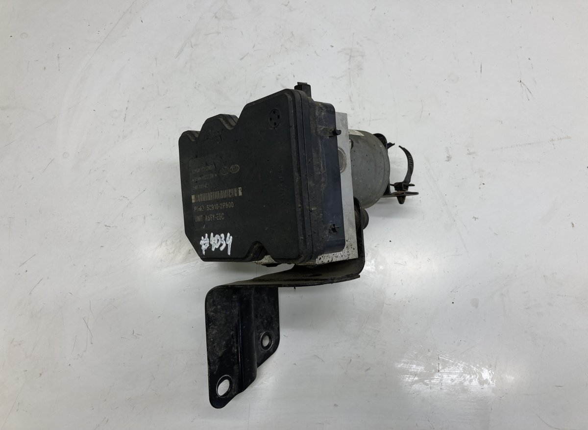 Kia Sorento ABS hydraulic unit / pump 589102P800 ABS hydraulic unit / pump KIA SORENT...