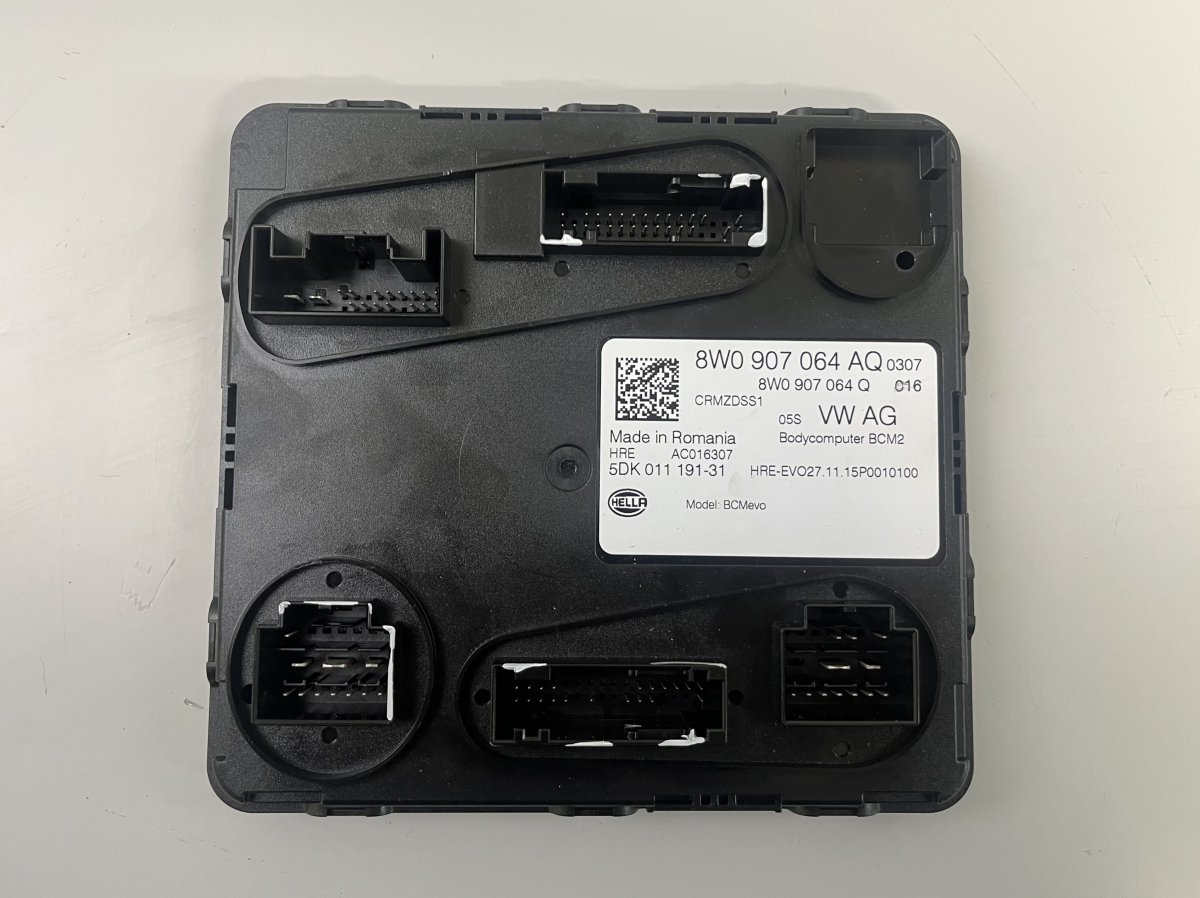 Audi A4 (B8) Body control module (BCM) 8W0907064AQ 5DK011191-31 Body control module (B...