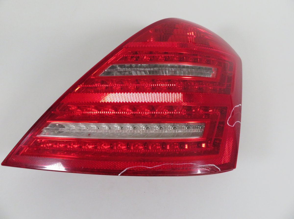 Mercedes-Benz A (W169) Tail light, right A2218201464 Tail light, right MERCEDES-BENZ S-C...