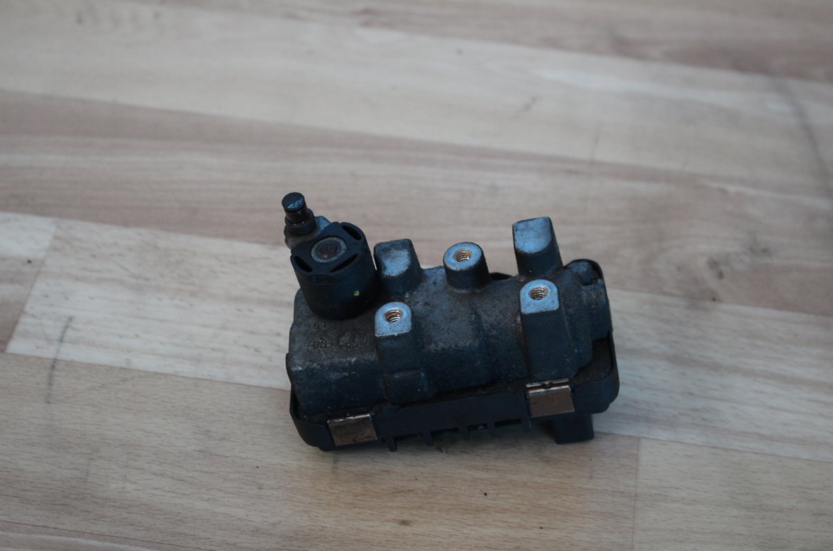 Land Rover Freelander Turbocharger control valve / actuator Turbocharger control valve / actuator LAND ROVE...