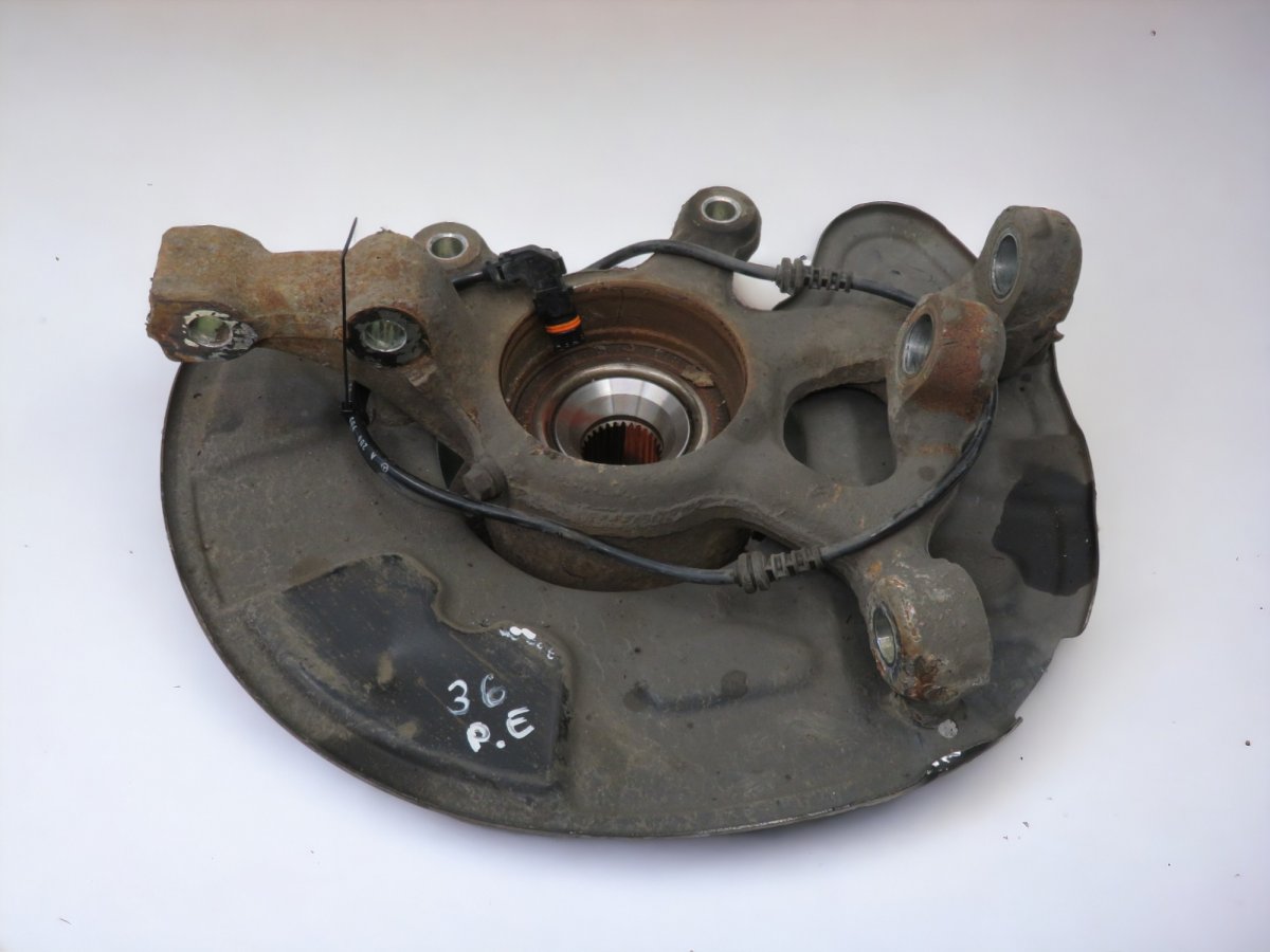 Mercedes-Benz A (W176) Wheel bearing housing front right A2043323401 A2213370245 Wheel bearing housing f...