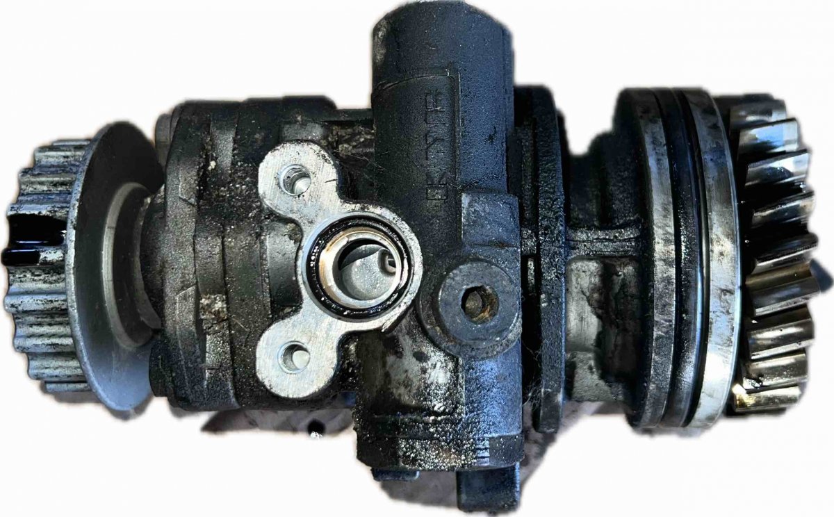 Volkswagen Touareg насос усилителя рулевого управления Power steering pump VW TOUAREG I (7L) (2002-201...