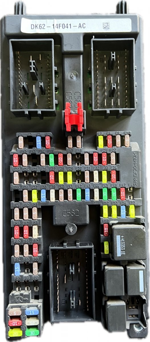 Land Rover Range Rover Sport (L494) Fuse box Fuse box LAND ROVER RANGE ROVER SPORT II (L494)...