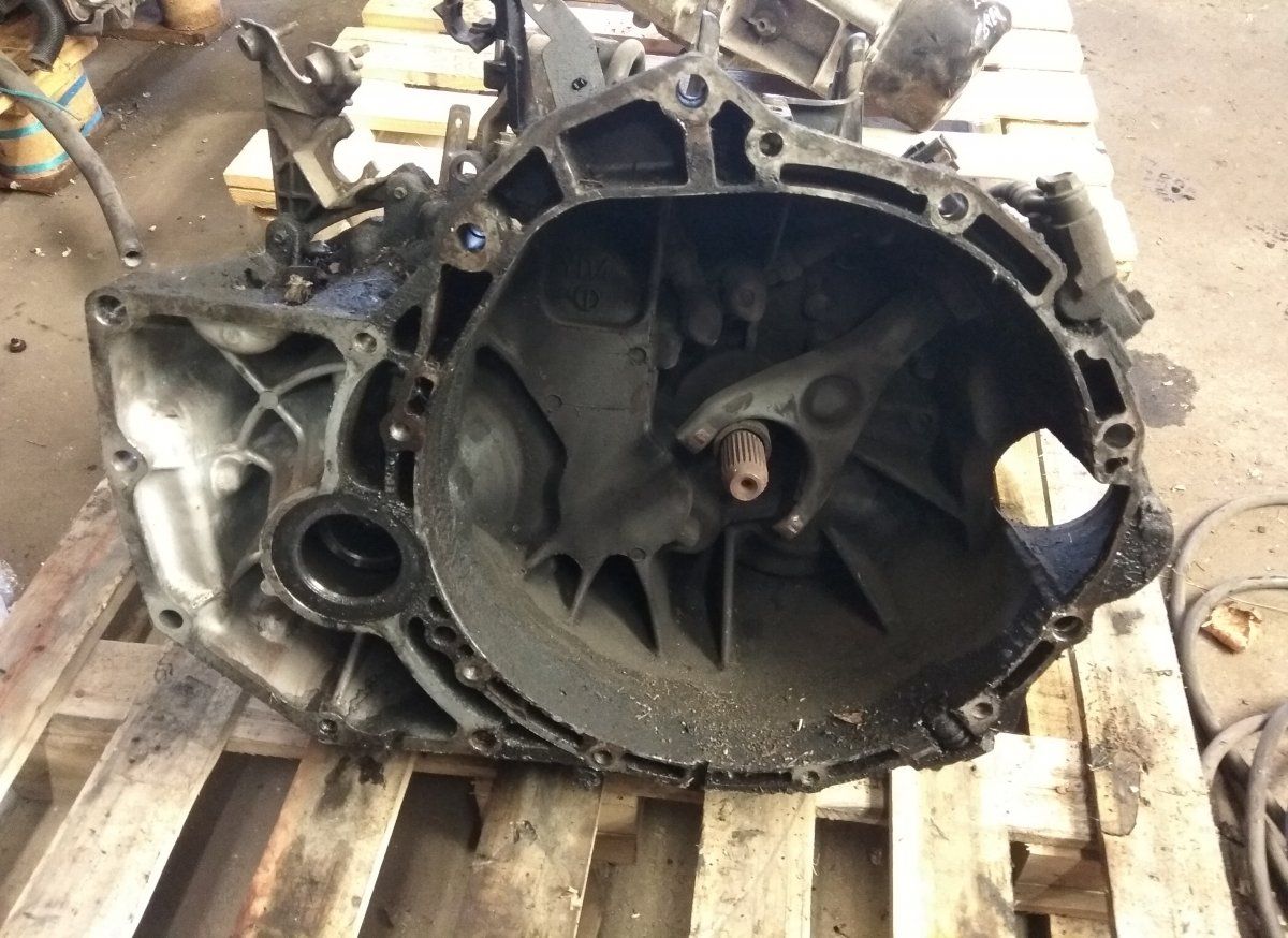 Gearbox NISSAN X-TRAIL I (T30) (2001-2007)