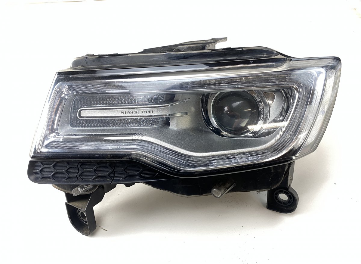 Jeep Grand Cherokee (WK) ajovalo (vasen) 68144705AF Headlight left JEEP GRAND CHEROKEE I...