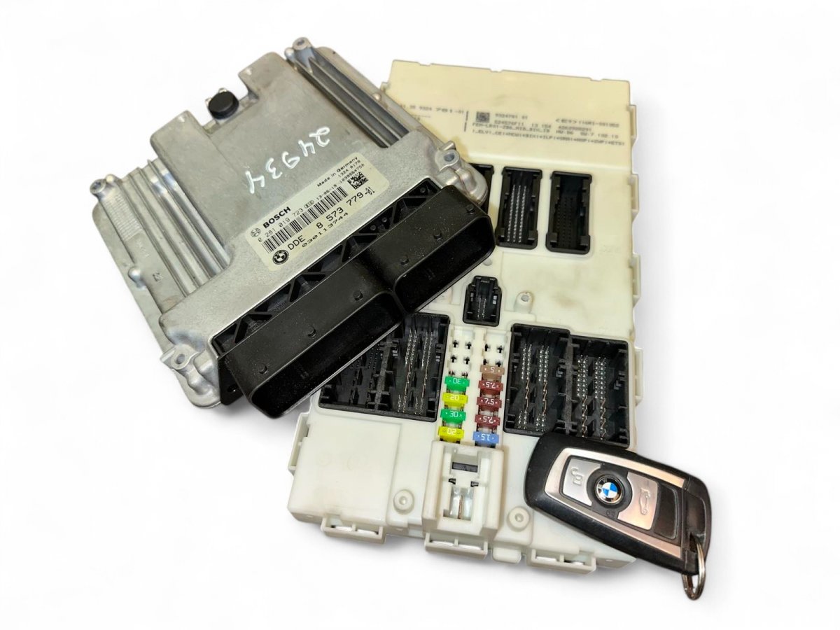 BMW 3 (E90 / E91 / E92 / E93) Engine Control Unit / module (ECU) 13618577835 8577835 61355A7FB57 61355B5DA68 857...
