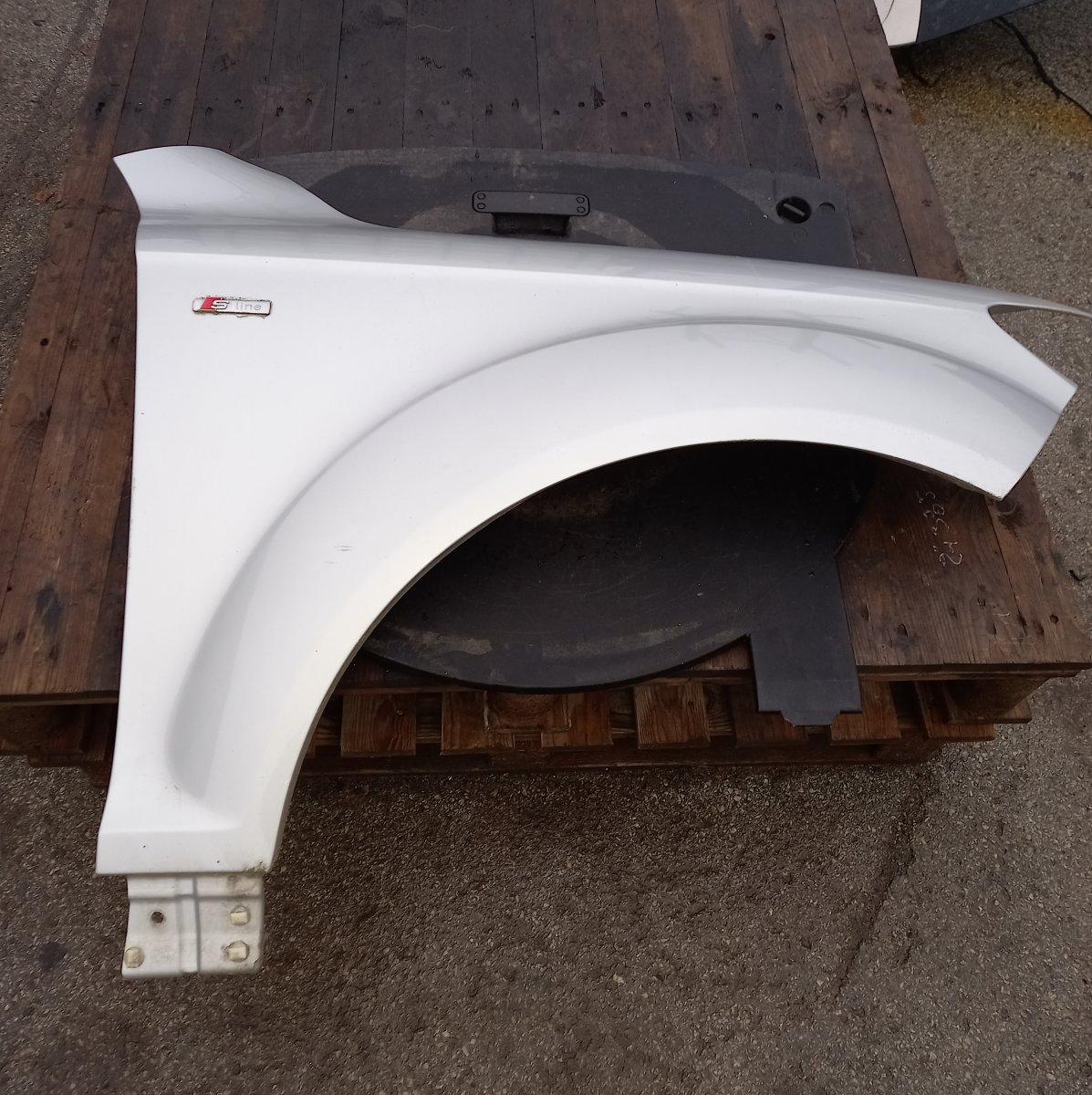 Audi Q7 (4L) Fender Front Right Fender Front Right AUDI Q7 (4L) (2006-2015)

Ge...