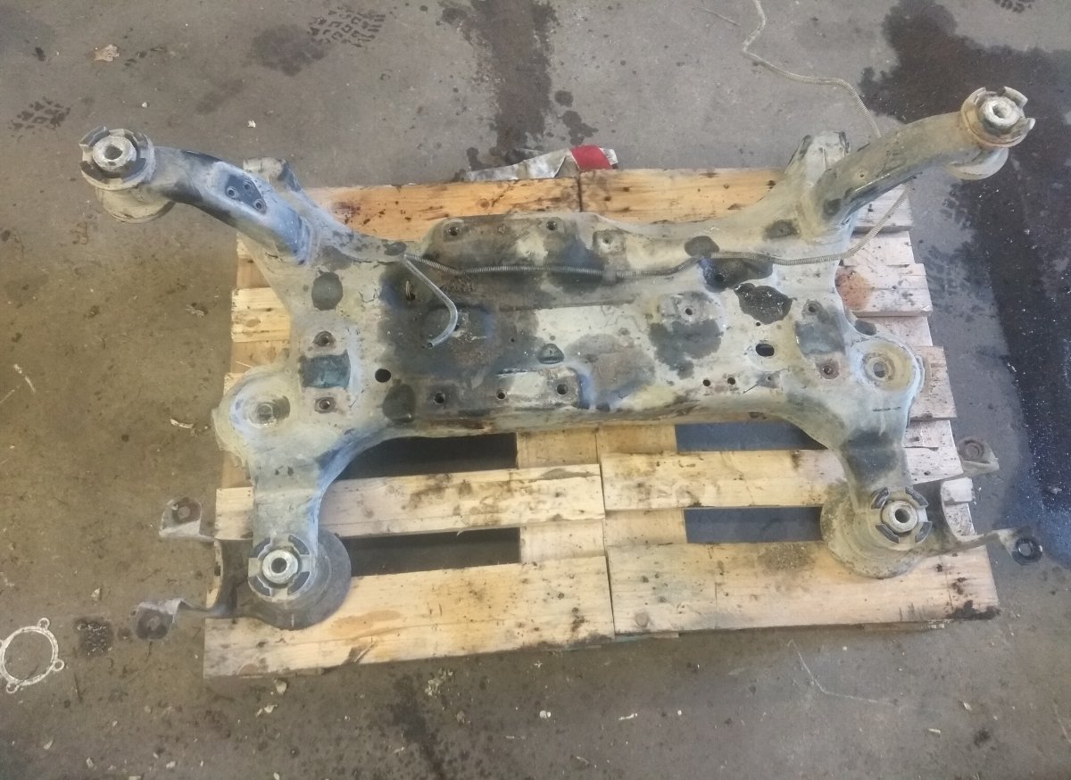 Chrysler Grand Voyager / Town & Country Front Axle Beam