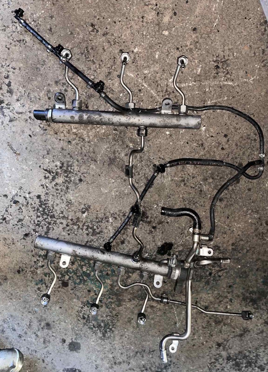 Mercedes-Benz A (W169) Fuel Distributor / fuel rail Fuel Distributor / fuel rail MERCEDES-BENZ S-CL...