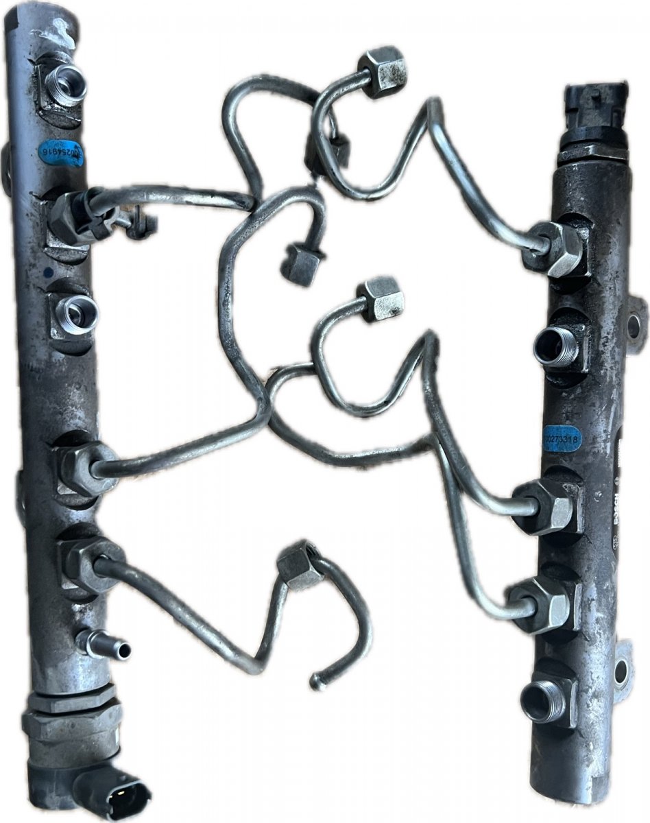 Jeep Grand Cherokee (WK) Fuel Distributor / fuel rail 0445216044 35022119G 0445216043 35022118G 68148...