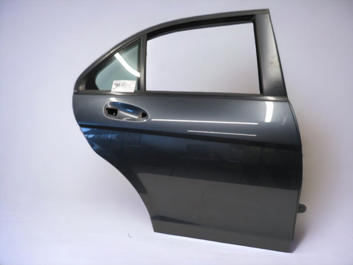 Mercedes-Benz A (W176) Door Rear Right A2047300205 A2047302200 Door Rear Right MERCEDE...