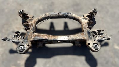 33316783715 Poutre d&#39;essieu arrière BMW 3 (E90, E91, E92, E93) (2005-2011)