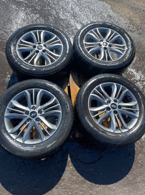 6.5JX17 ET48 D67.1 5X114.3 Fälgset Med Däck 4 st HYUNDAI TUCSON II / ix35 I (LM) (2009-2017)