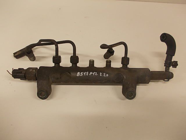 Fuel Distributor / fuel rail NISSAN PRIMERA (P12) (2002-2008)