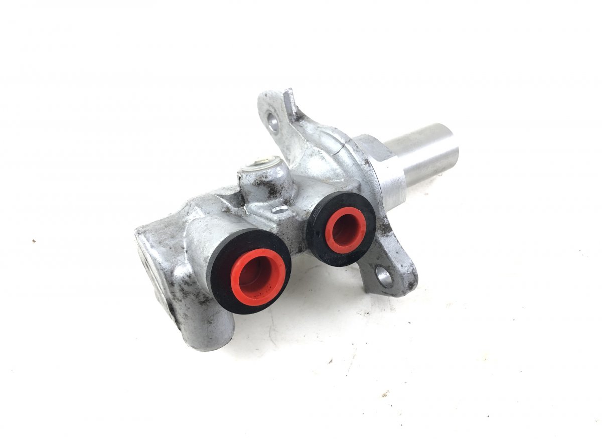 Opel Meriva (B) brake master cylinder 95515929 Brake Master Cylinder OPEL MERIVA B (2...