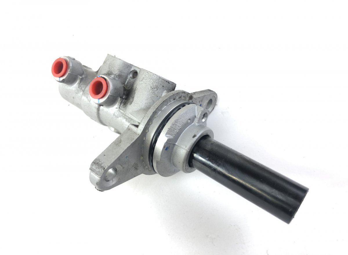 Toyota Hilux главный тормозной цилиндр 472010K600 Brake Master Cylinder TOYOTA HILUX V...