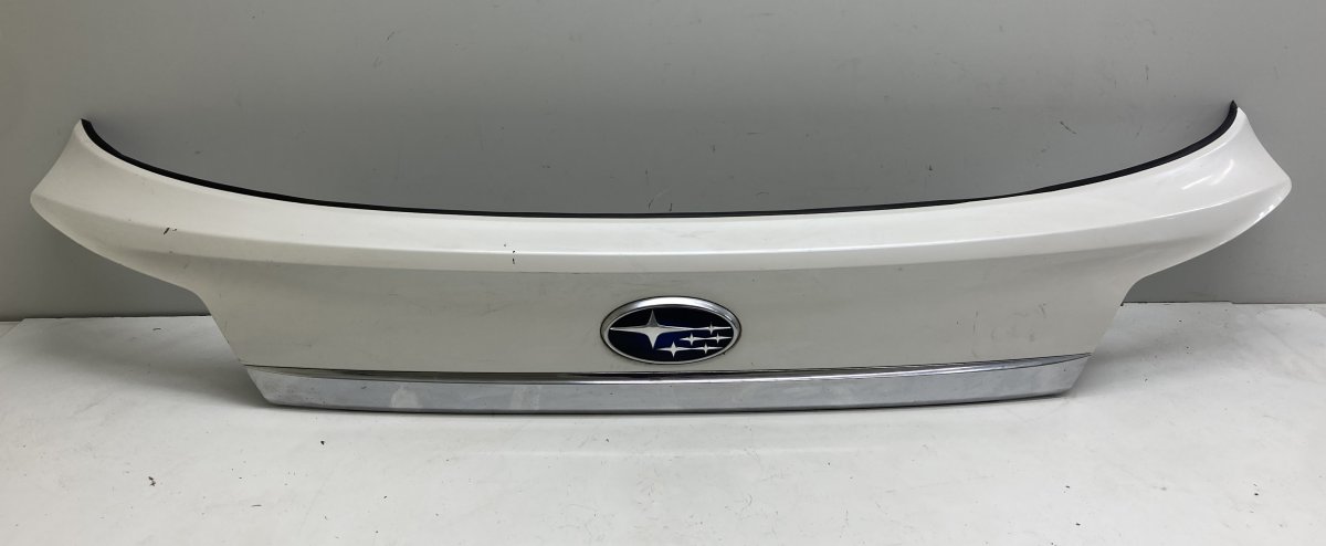 Subaru Legacy Bootlid / tailgate moulding C08010034 C08010035 91112AJ050 Bootlid / tailga...