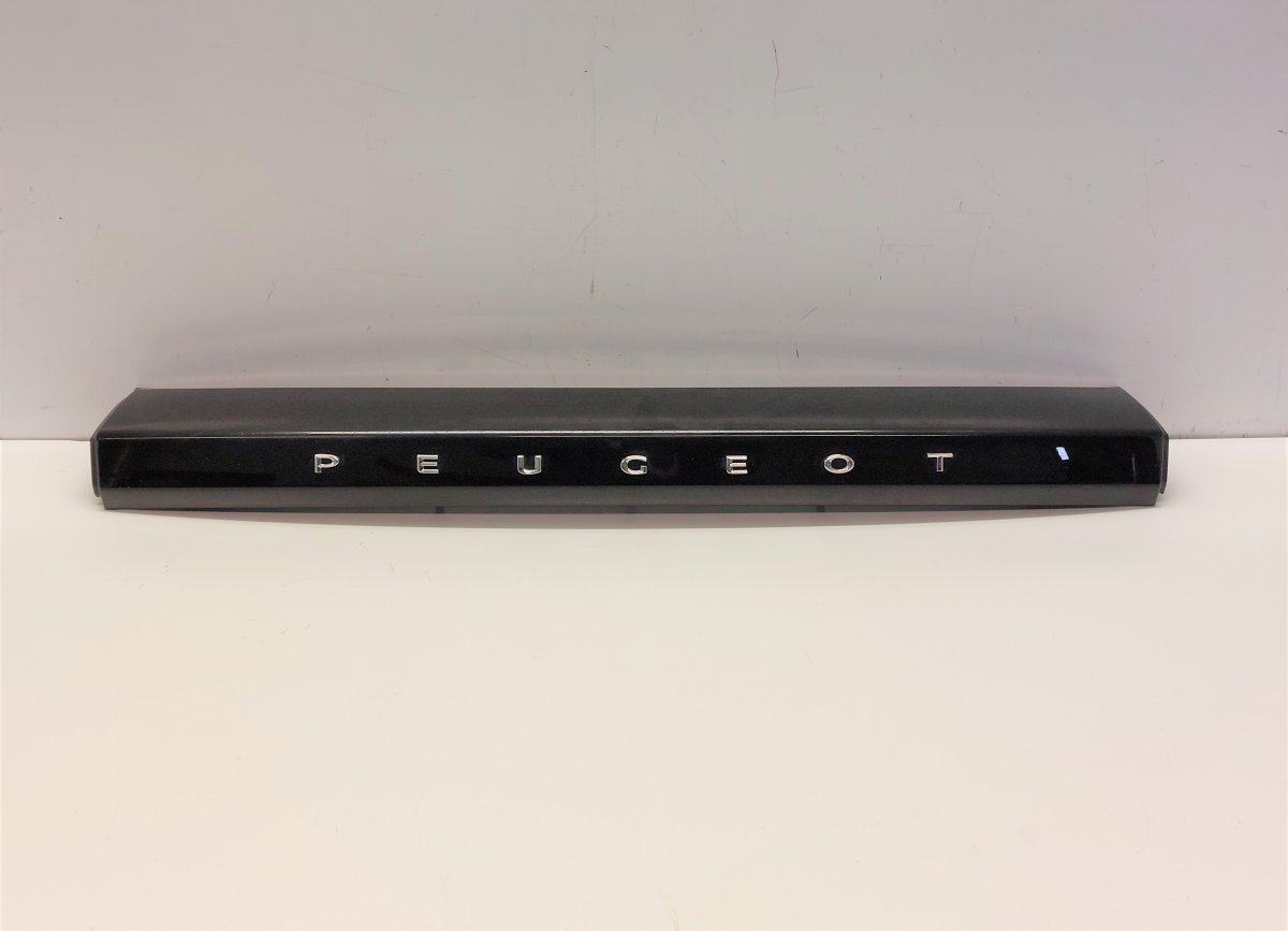 Peugeot 2008 Bootlid / tailgate reflector panel 98338259 MOU022781 GEO051241 Bootlid / tailgate...