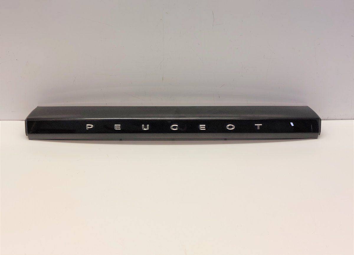 98338259 MOU022781 GEO051241 Bootlid / tailgate reflector panel PEUGEOT 2008 II (P24) (2019-)