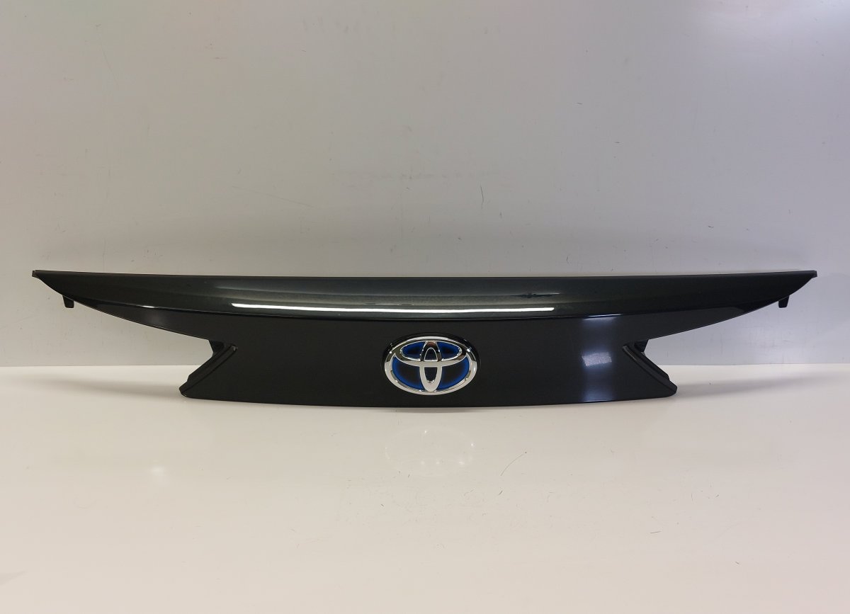 Toyota Auris Bootlid / tailgate reflector panel 76811-02830 Bootlid / tailgate reflector panel ...