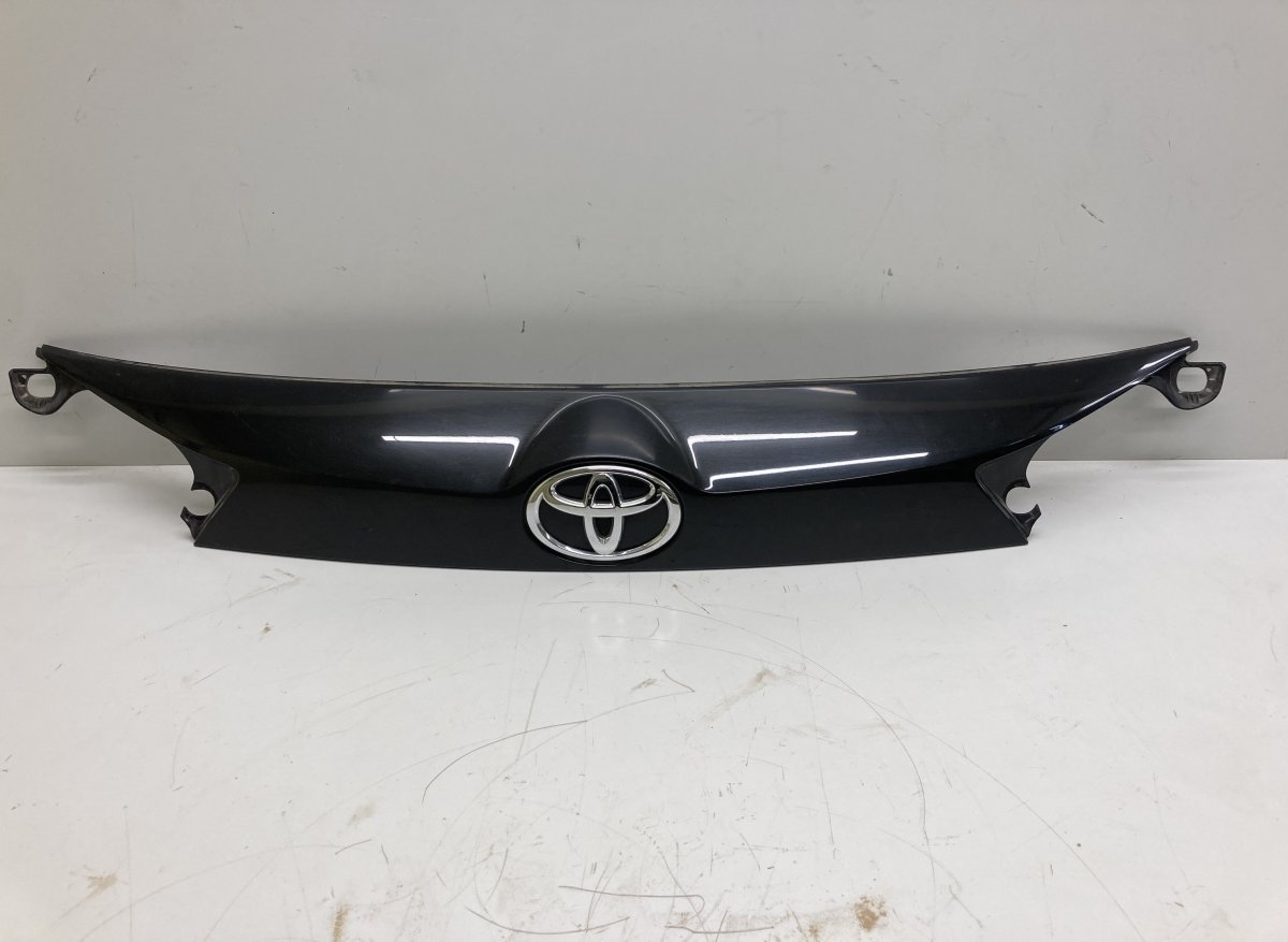 Toyota RAV4 (XA30) Bootlid / tailgate moulding 7680142220 7680142230 Bootlid / tailgate mouldi...