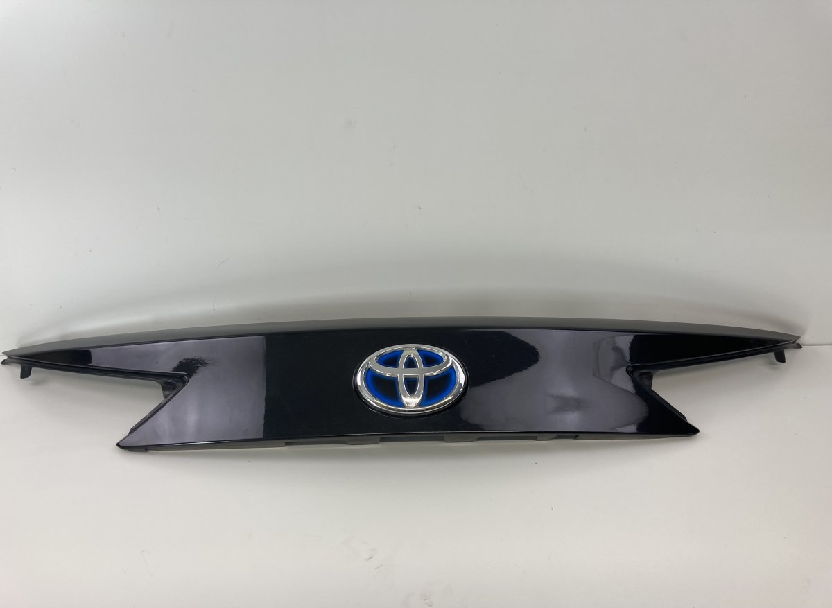 Toyota Auris Bootlid / tailgate reflector panel 76811-02830 Bootlid / tailgate reflector panel ...